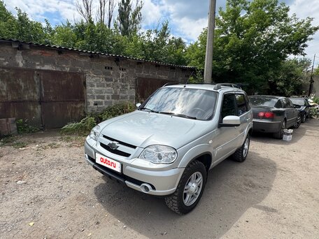 2016 Chevrolet Niva I Рестайлинг, серебристый, 800000 рублей, вид 2