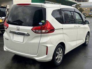 2022 Honda Freed II Рестайлинг, белый, 1194000 рублей, вид 4