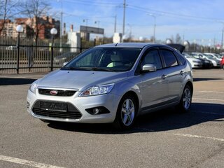2010 Ford Focus II Рестайлинг, серебристый, 450000 рублей, вид 1