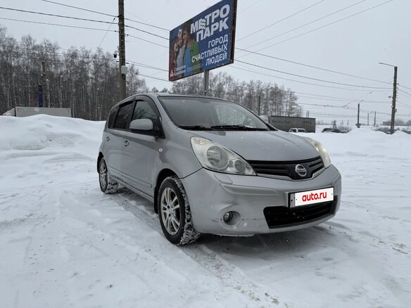 2010 Nissan Note I Рестайлинг, серебристый, 630000 рублей - вид 1