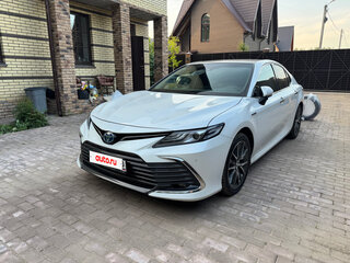 2022 Toyota Camry VIII (XV70) Рестайлинг, белый, 3200000 рублей, вид 1