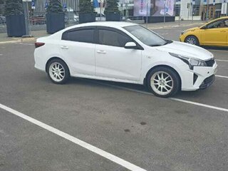 2022 Kia Rio IV Рестайлинг, белый, 1300000 рублей, вид 3