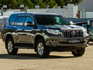 2021 Toyota Land Cruiser Prado 150 Series Рестайлинг 3, серый, 4800000 рублей, вид 3