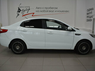 2012 Kia Rio 4-speed III, белый, 649000 рублей, вид 3