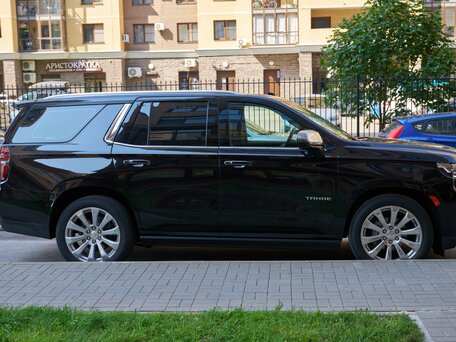 2023 Chevrolet Tahoe V, чёрный, 8600000 рублей, вид 3