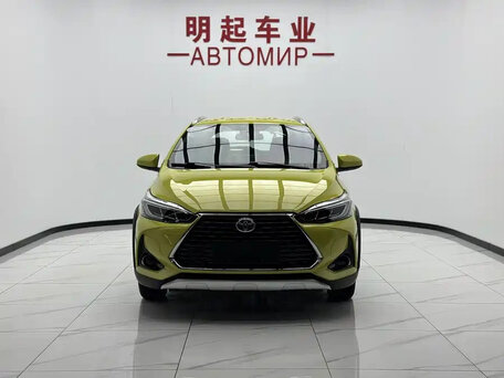 2022 Toyota Yaris IV, жёлтый, 1412111 рублей, вид 3