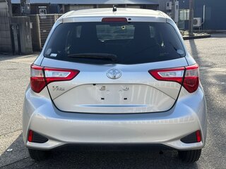 2020 Toyota Vitz III (XP130) Рестайлинг 2, серебристый, 670010 рублей, вид 5