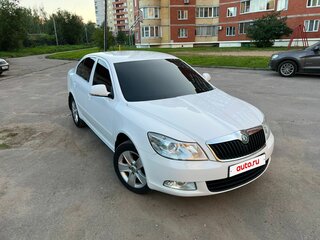 2011 Skoda Octavia II (A5) Рестайлинг, белый, 800000 рублей, вид 1