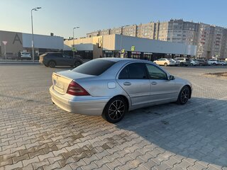 2000 Mercedes-Benz C-Класс 200 II (W203), серебристый, 445000 рублей, вид 3