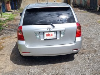 2004 Toyota Corolla Fielder IX (E120, E130) Рестайлинг, серебристый, 750000 рублей, вид 4