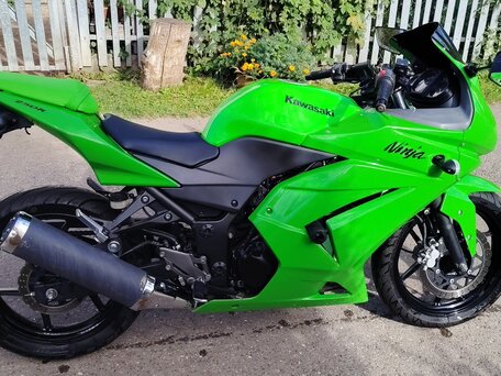 2011 Kawasaki Ninja 250R, зелёный, 220000 рублей, вид 3