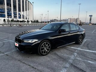 2022 BMW 5 серии 540i xDrive VII (G30/G31/G38) Рестайлинг, чёрный, 6600000 рублей, вид 3