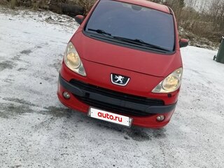2005 Peugeot 1007, красный, 395000 рублей, вид 2