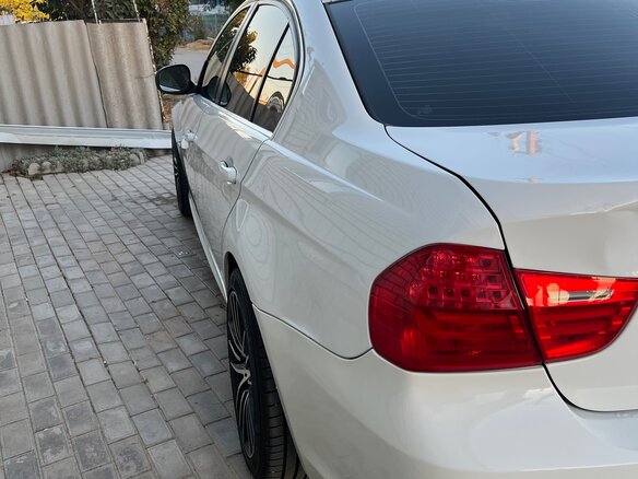 2011 BMW 3 серии 320i V (E90/E91/E92/E93) Рестайлинг, белый, 1000000 рублей - вид 9