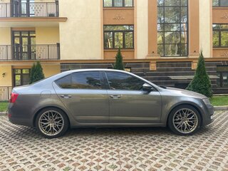 2017 Skoda Octavia III (A7), серый, 1480000 рублей, вид 3