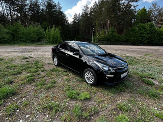 2019 Kia Rio IV, чёрный, 1300000 рублей, вид 3