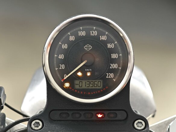 2016 Harley-Davidson Sportster 883, чёрный, 799000 рублей - вид 8