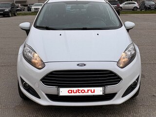 2016 Ford Fiesta Mk6 Рестайлинг, белый, 850000 рублей, вид 2