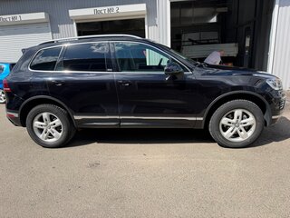 2017 Volkswagen Touareg II Рестайлинг, чёрный, 3400000 рублей, вид 4