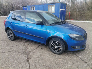 2014 Skoda Fabia II Рестайлинг, синий, 750000 рублей, вид 2