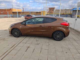 2016 Kia Ceed II Рестайлинг, коричневый, 1450000 рублей, вид 3