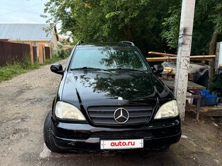 1998 Mercedes-Benz M-Класс 320 I (W163), чёрный, 600000 рублей, вид 2