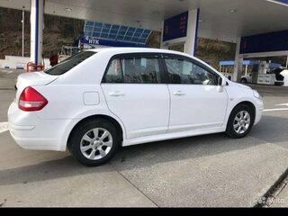 2012 Nissan Tiida I Рестайлинг, белый, 850000 рублей, вид 4