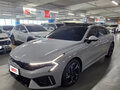 2026 Kia K5 III Рестайлинг, серый, 3400000 рублей - вид 1