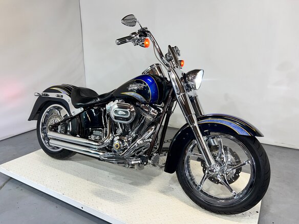 2011 Harley-Davidson Softail Custom, синий, 980000 рублей - вид 1