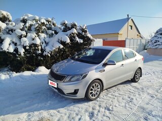 2014 Kia Rio III, серебристый, 800000 рублей, вид 1