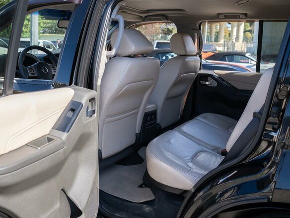 2011 Nissan Pathfinder III Рестайлинг, чёрный - вид 12