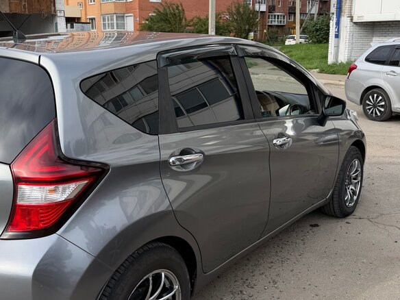 2017 Nissan Note II Рестайлинг, серый - вид 1