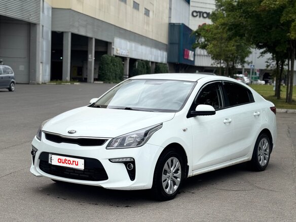 2018 Kia Rio IV, белый, 900000 рублей