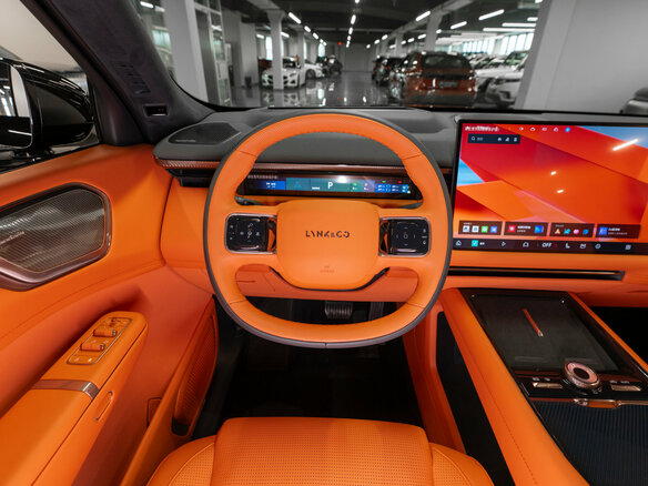 2025 Lynk & Co 900, чёрный - вид 10