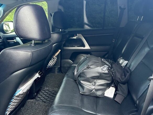 2013 Toyota Land Cruiser 200 Series Рестайлинг 1, чёрный, 4100000 рублей - вид 9