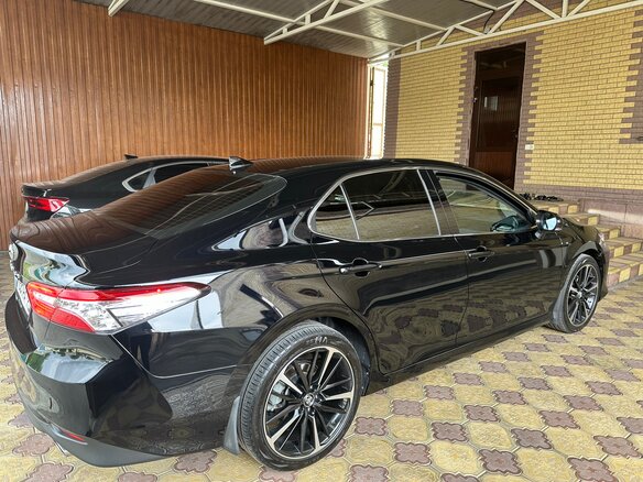 2021 Toyota Camry VIII (XV70) Рестайлинг, чёрный, 4150000 рублей - вид 3