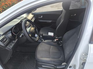 2013 Kia Rio 5-speed III, белый, 640000 рублей, вид 4