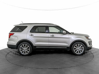 2018 Ford Explorer V Рестайлинг, серебристый, 3655000 рублей, вид 4