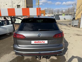 2019 Volkswagen Touareg III, серый, 4800000 рублей, вид 3