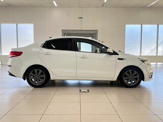2015 Kia Rio III Рестайлинг, белый, 1170000 рублей, вид 4