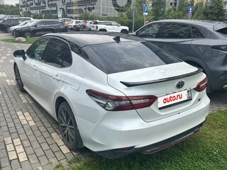 2021 Toyota Camry VIII (XV70) Рестайлинг, белый, 2100000 рублей, вид 2