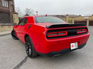 2020 Dodge Challenger III Рестайлинг 2, красный, 4600000 рублей, вид 5