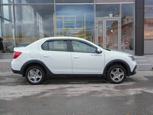 2022 Renault Logan Stepway II Рестайлинг, белый, 1280000 рублей - вид 3