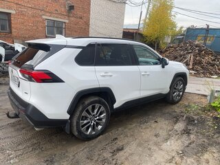 2021 Toyota RAV4 V (XA50), белый, 3650000 рублей, вид 2