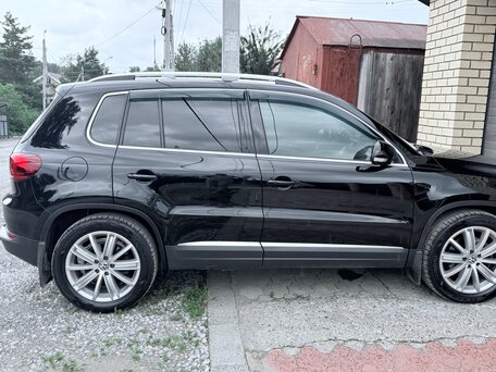 2014 Volkswagen Tiguan I Рестайлинг, чёрный, 1650000 рублей, вид 3