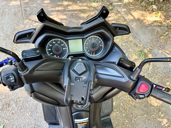 2023 Yamaha XMAX, серый, 550000 рублей - вид 12