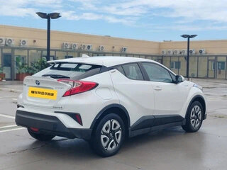 2020 Toyota C-HR I Рестайлинг, белый, 2500000 рублей, вид 3