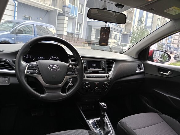 2018 Hyundai Solaris II, красный - вид 9