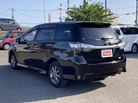 2017 Toyota Wish II Рестайлинг, чёрный, 1545000 рублей, вид 3