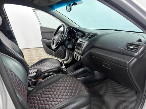 2016 Kia Rio III Рестайлинг, серебристый, 960000 рублей - вид 10
